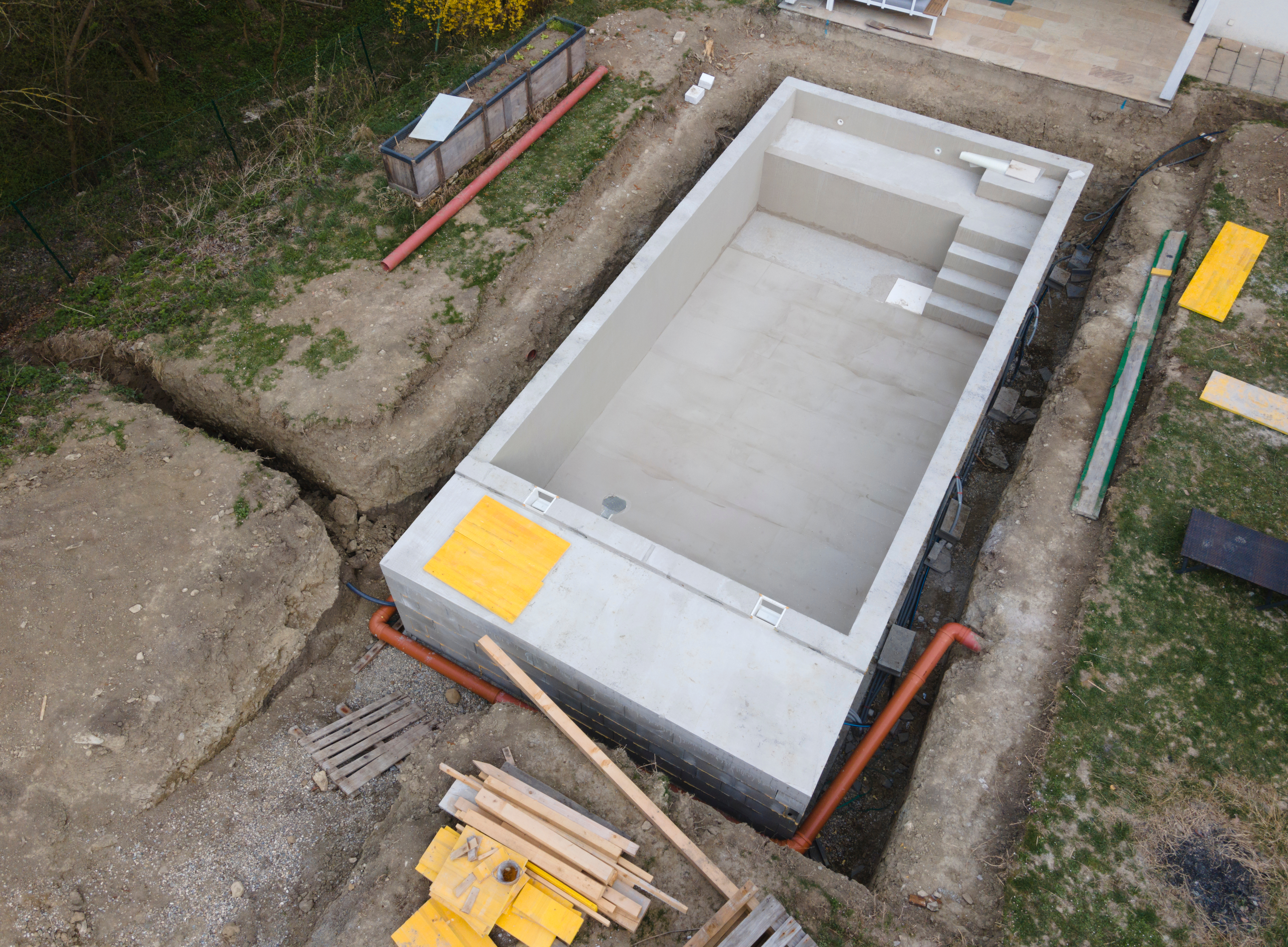 aerial,drone,shot,of,pool,construction,site,almost,finished,spackling aerial,drone,shot,of,pool,construction,site,almost,finished,spackling